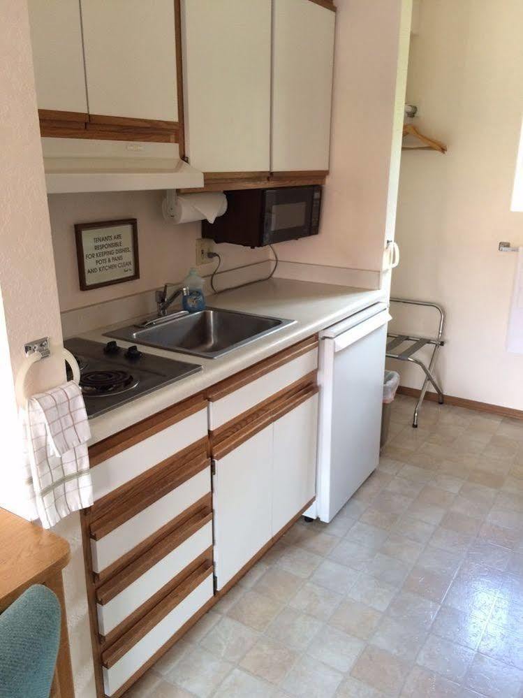 Mini Golden Inns Motel Hungry Horse Экстерьер фото
